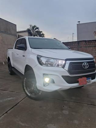 TOYOTA HILUX 2.8 SR 4X4 CD 16V DIESEL 4P AUTOMÁTICO TOYOTA HILUX 2.8 SR 4X4 CD 16V DIESEL 4P AUTOMÁTICO